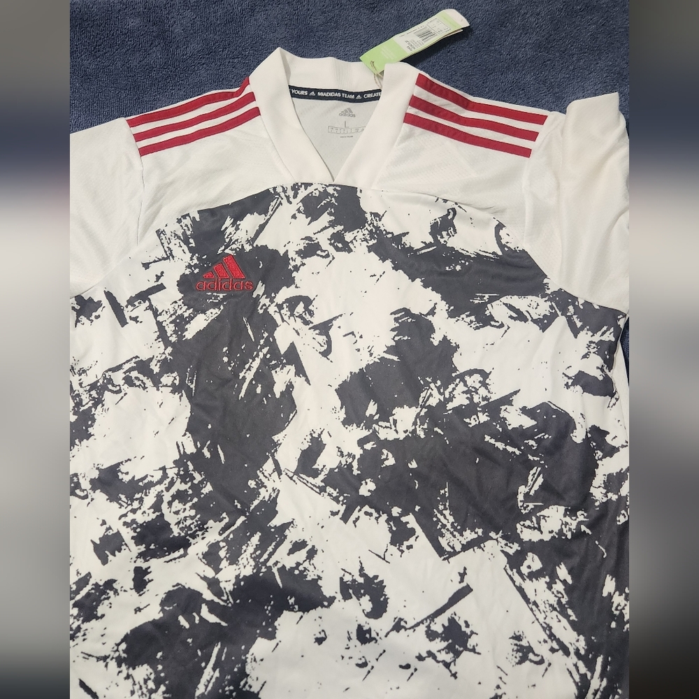 Adidas White and Black Graphic T-Shirt